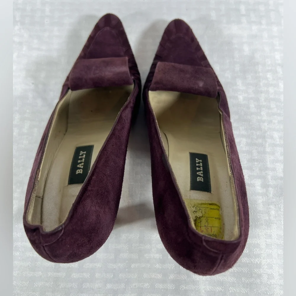 7003: Bally Juliette Plum Suede Pleated Pumps US 8.5 M